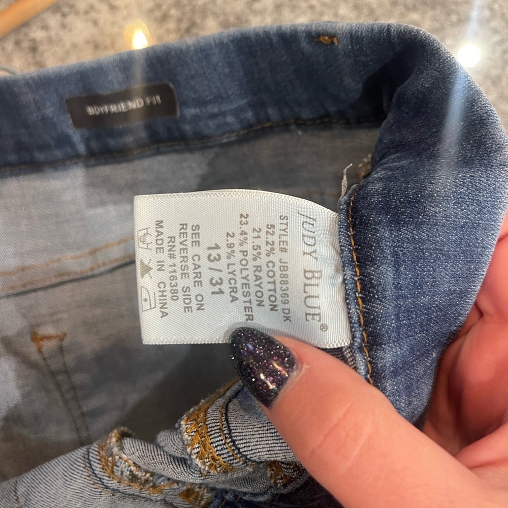 Judy Blue Medium Wash Boyfriend Jeans with Distressing - Picture 4 of 6